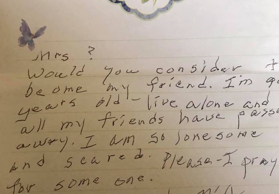 Neighbor Saves 90-Year-Old Woman From Loneliness After Finding Heart Breaking Note