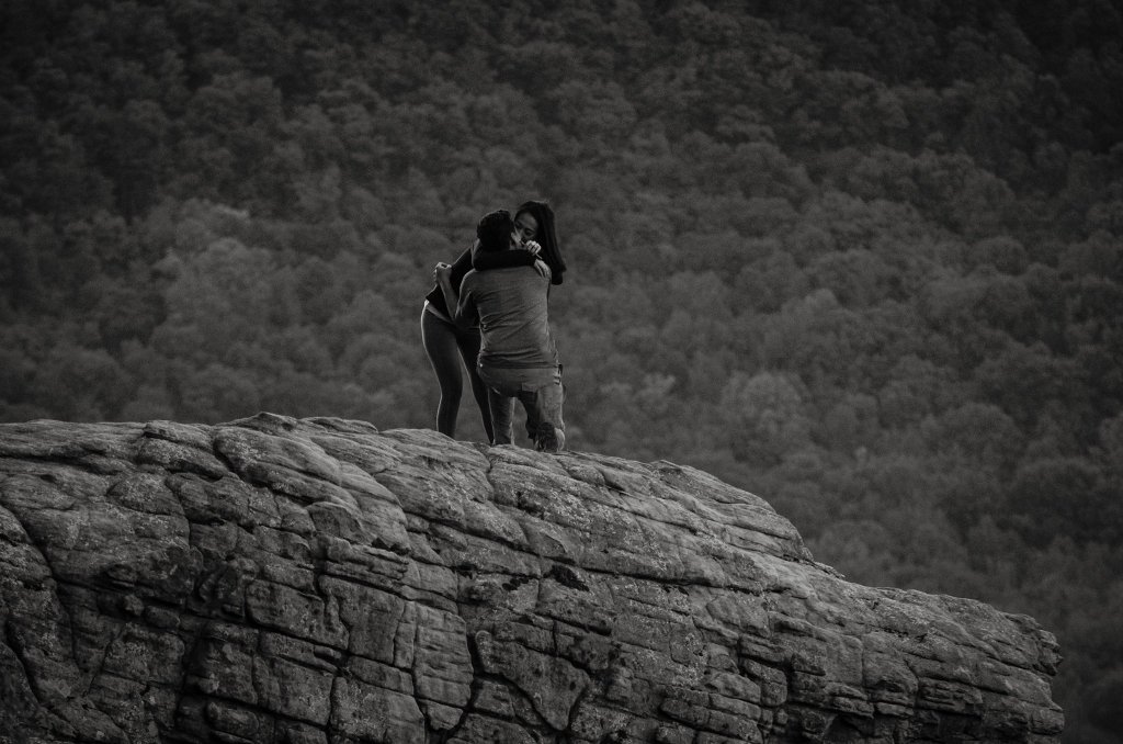 Photographer Captured The Proposal Of A Wrong Couple