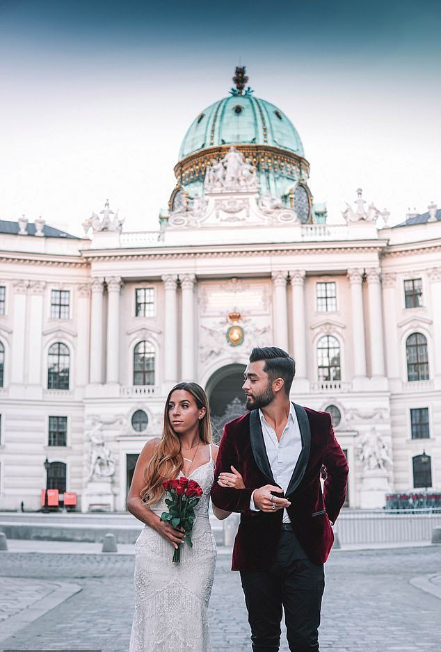 A Newlywed Couple Visited 33 Countries & Take Photographs In Their Same Wedding Dress