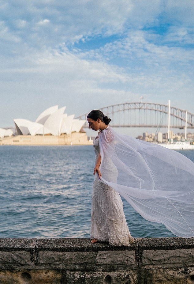 A Newlywed Couple Visited 33 Countries & Take Photographs In Their Same Wedding Dress