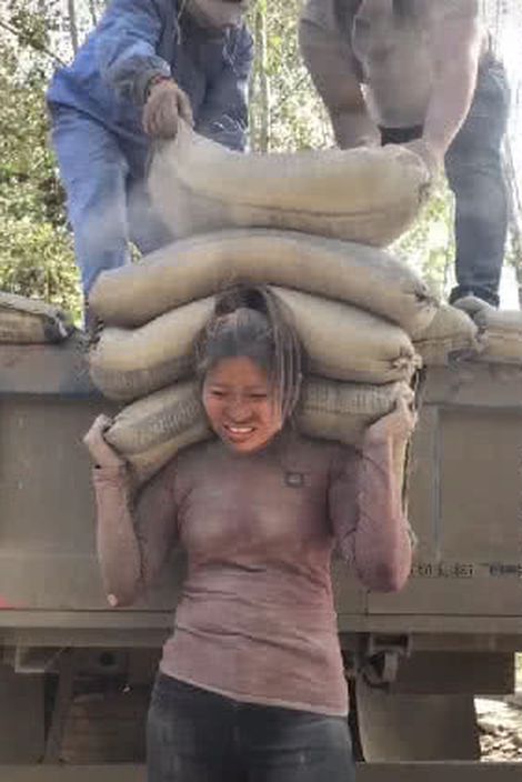 This Construction Worker In China Is Breaking All Gender Stereotypes