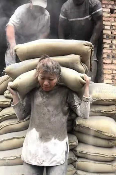 This Construction Worker In China Is Breaking All Gender Stereotypes