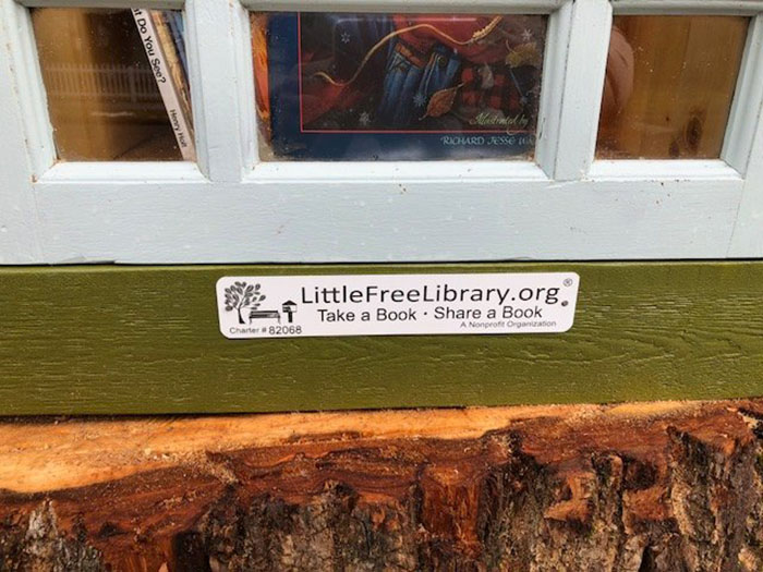 Woman Turns 110-Year-Old Tree Into A Free Little Library For The Neighbourhood And It Looks Amazing