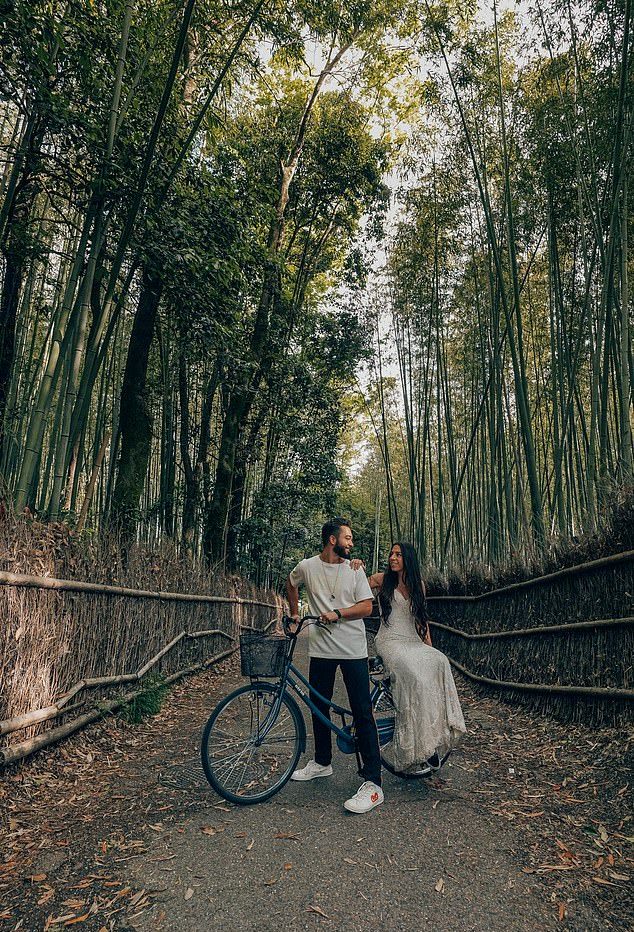 A Newlywed Couple Visited 33 Countries & Take Photographs In Their Same Wedding Dress