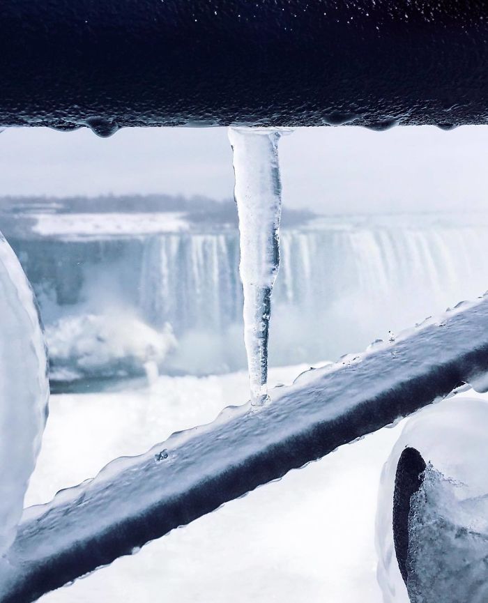 Niagara Falls freezes severely cold climate in north america