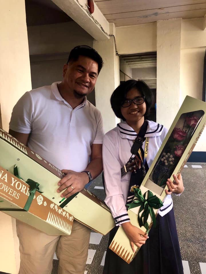 Father Shows Up With Flowers At School To Suprise His Three Daughters For Valentine's Day