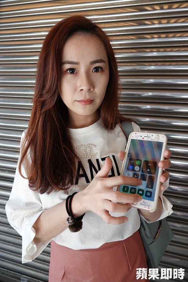 Woman Suffers From 500 Holes On Cornea After Always Using Phone On Max Brightness