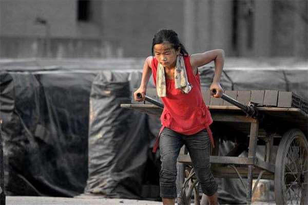 Teenage Orphan Seek To Smile Even After Working In Adverse Conditions To Earn For Her Grandparents