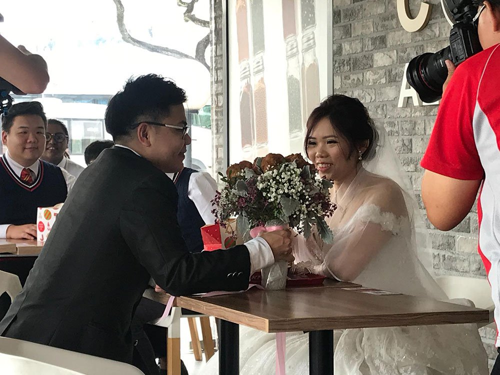 Couple Loved KFC So Much That They Got Married With A Bouquet Of KFC Chicken