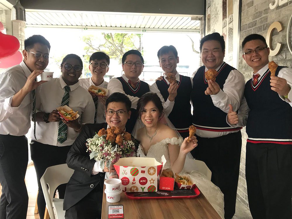 Couple Loved KFC So Much That They Got Married With A Bouquet Of KFC Chicken
