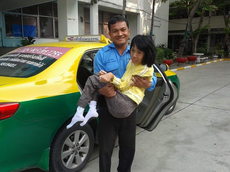 This Warm-Hearted Taxi Driver Helps People Who Cannot Afford The Expensive Ambulance Services  