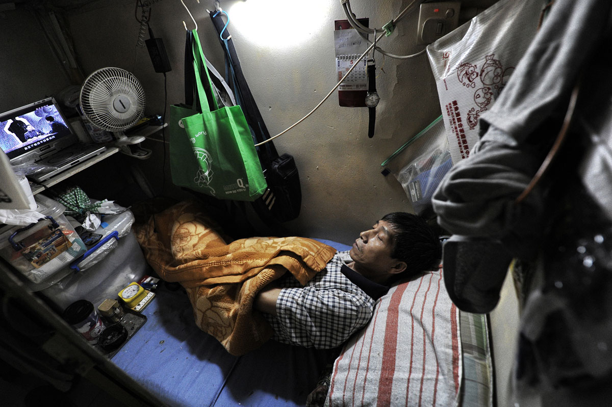 coffin cubicles, living conditions, Hong Kong