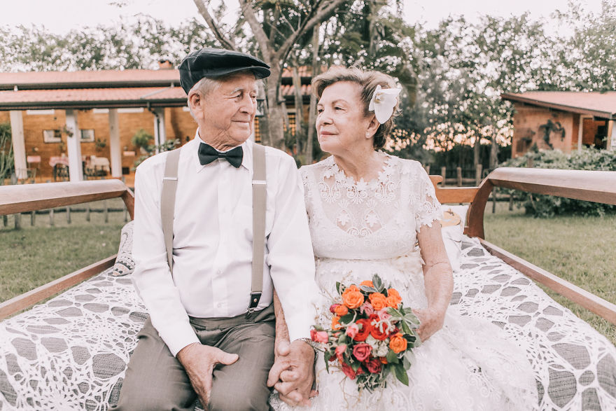 Elderly Couple Had A Photoshoot 60 Years After Their Wedding