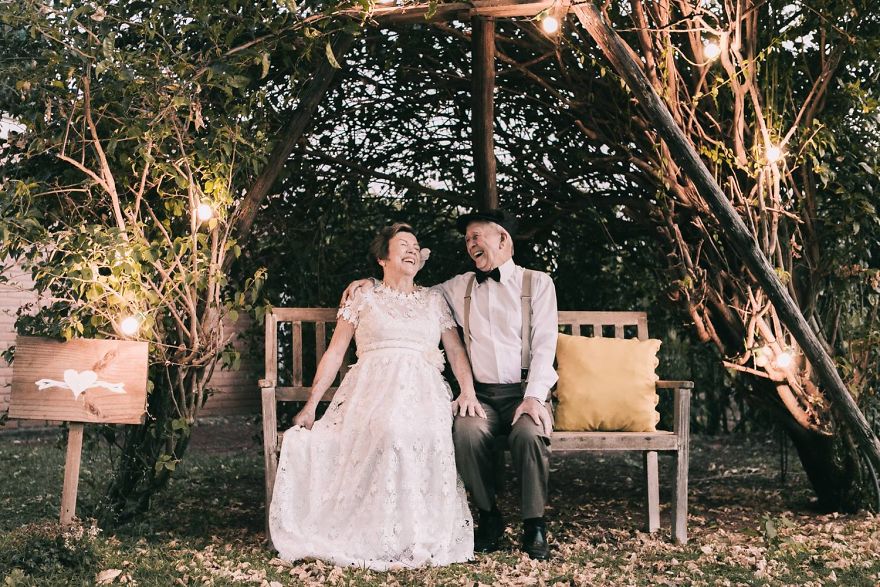 Elderly Couple Had A Photoshoot 60 Years After Their Wedding