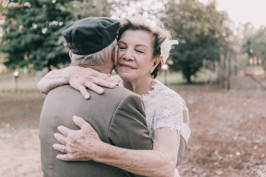 Elderly Couple Had A Photoshoot 60 Years After Their Wedding