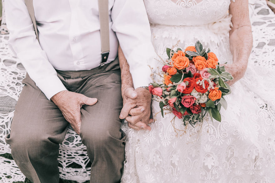 Elderly Couple Had A Photoshoot 60 Years After Their Wedding