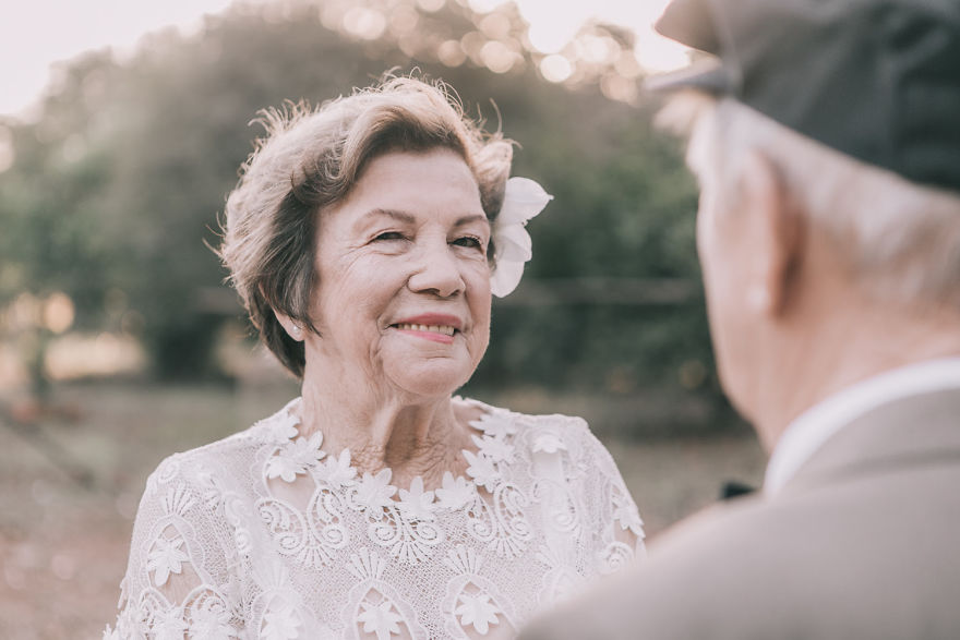 Elderly Couple Had A Photoshoot 60 Years After Their Wedding