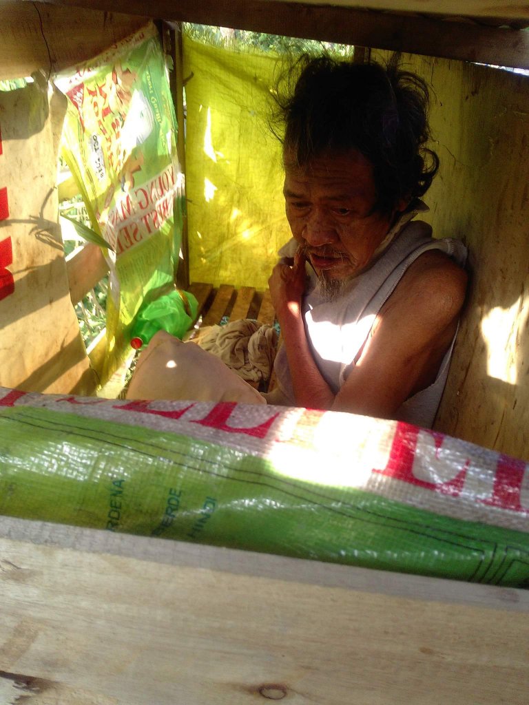 This Old Man Getting A New Home After Living In A Small Box Is Heartwarming