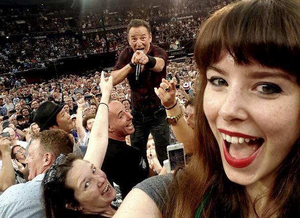 20 Times When Celebrities Photobombed Ordinary People And Their Fellow Stars