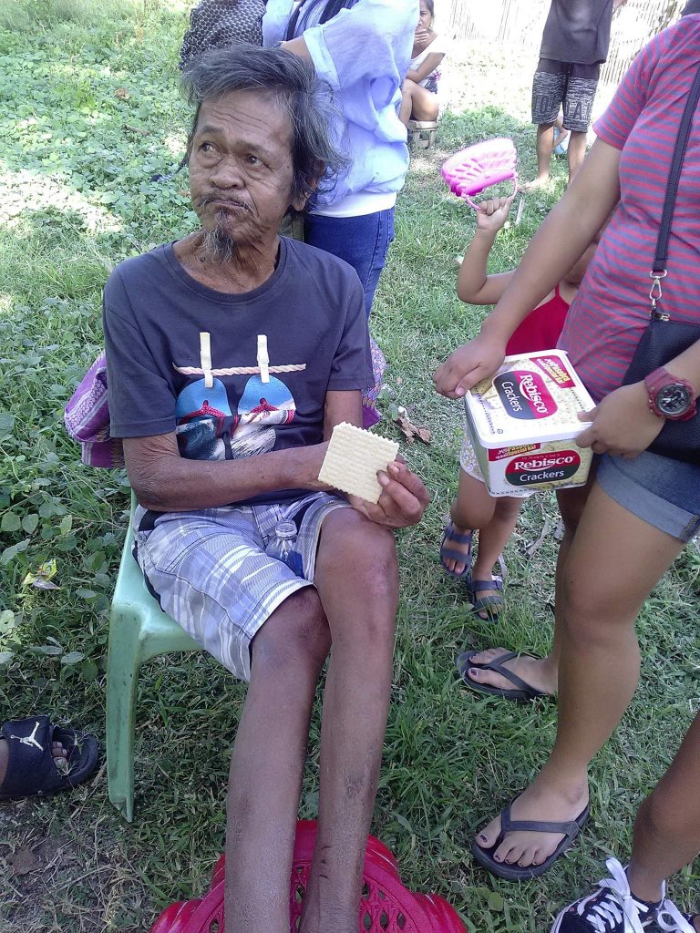 This Old Man Getting A New Home After Living In A Small Box Is Heartwarming