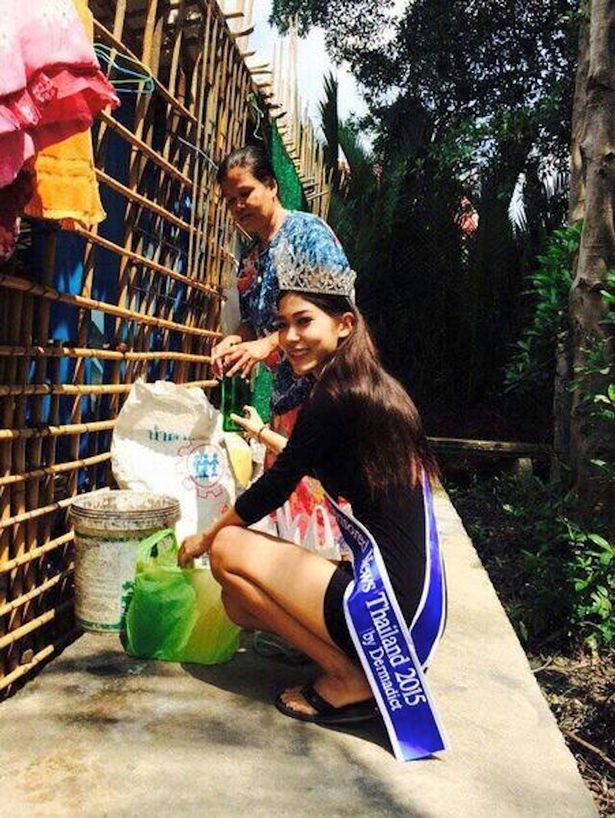 Mint visiting her mother after winning beauty pageant