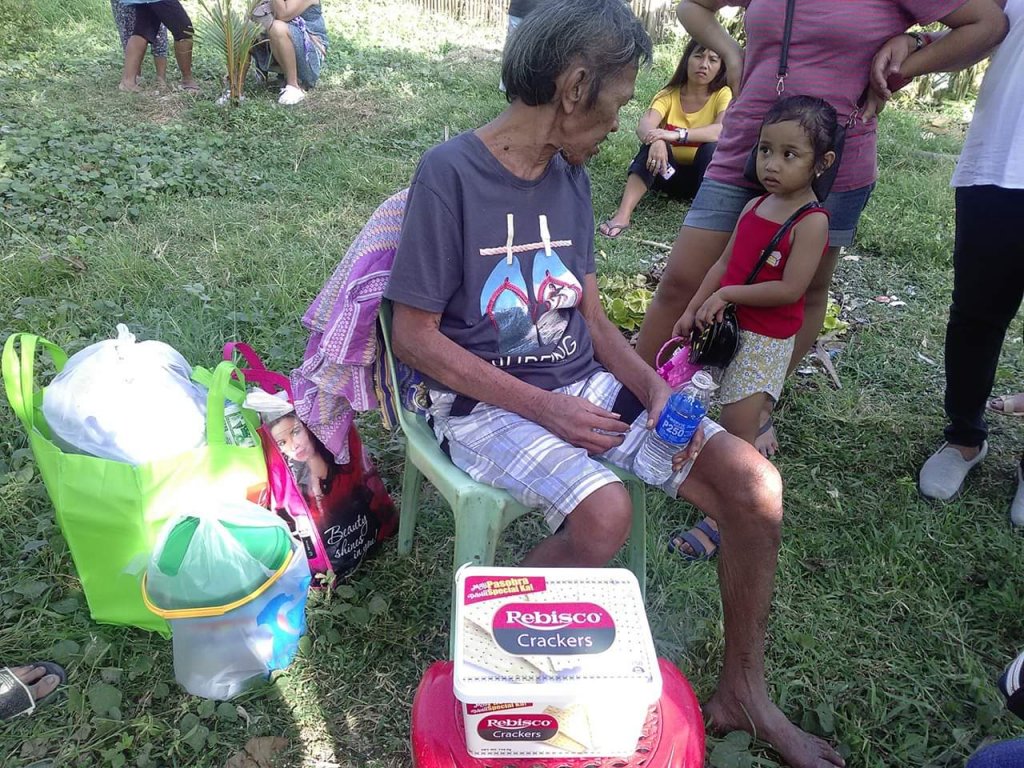 This Old Man Getting A New Home After Living In A Small Box Is Heartwarming