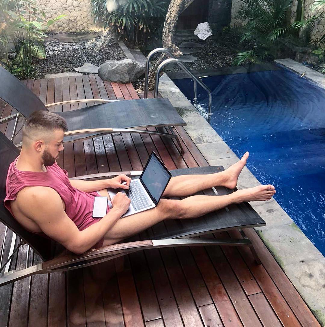 Unemployed? Meet This Australian Millionaire Who Is Hiring An Assistant For Coolest Job In The World