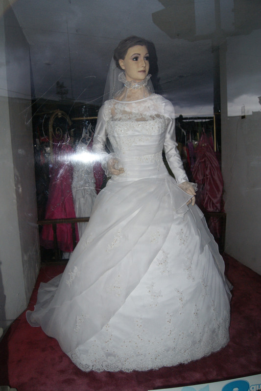 This Bridal Mannequin Looks Like A Preserved Human Corpse