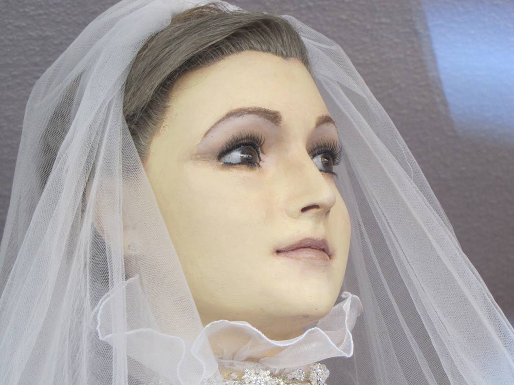 This Bridal Mannequin Looks Like A Preserved Human Corpse