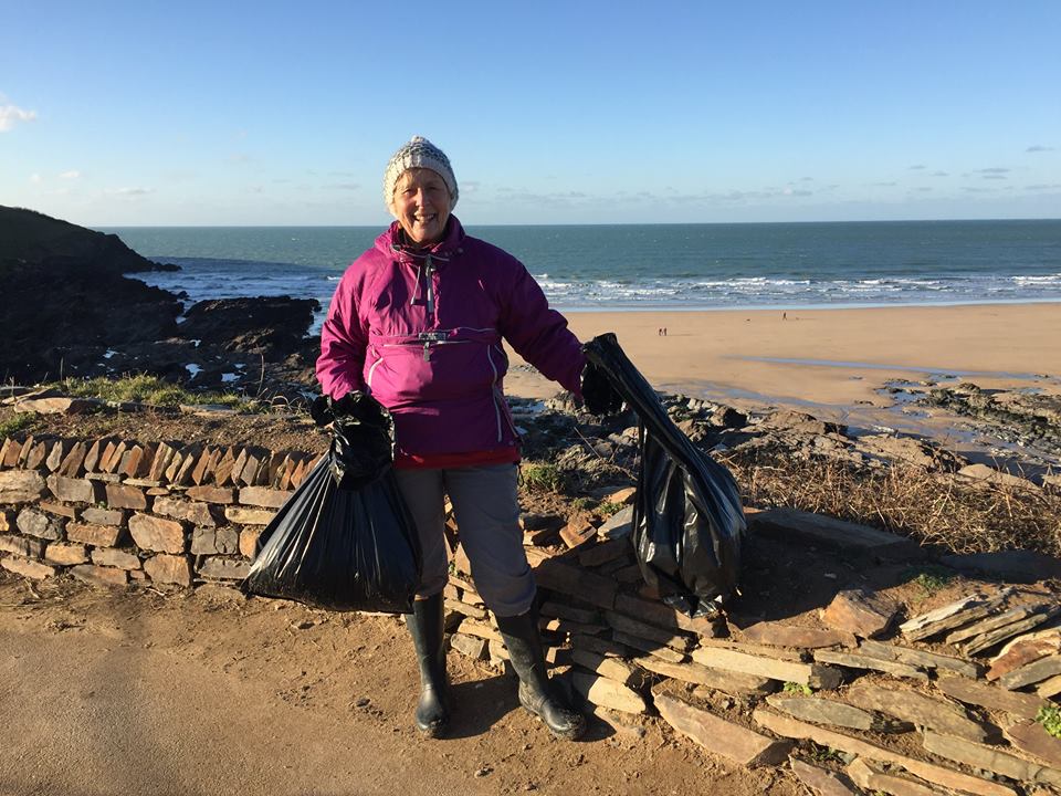 70-year-old grandma cleaned beaches to spread cleanliness