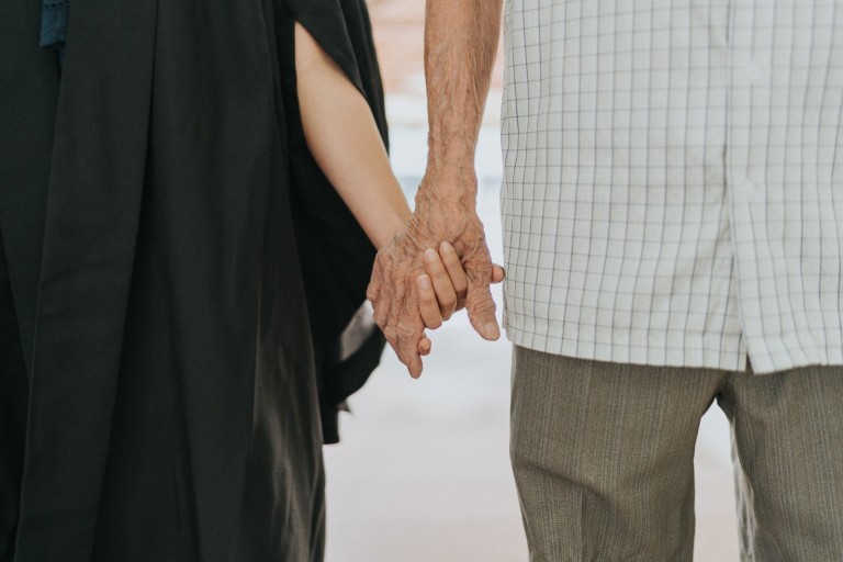 Singaporean student's graduation day photoshoot with her grandfather