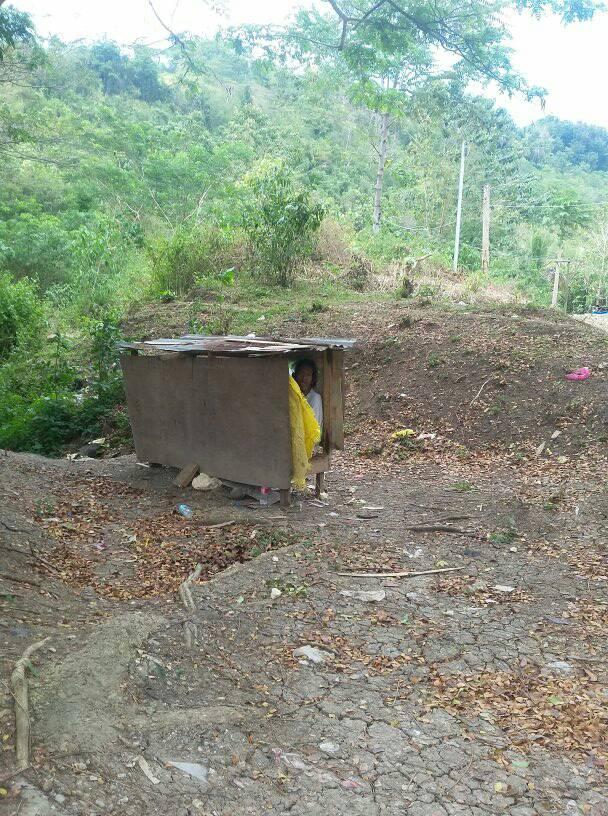 Viral Pictures Of Old Man Living In A Small Box Is Heartbreaking