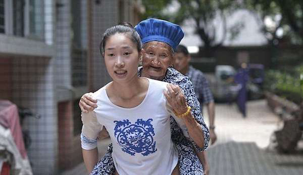 This Girl Carries Her Grandma To Work So That She Doesn't Feel Alone