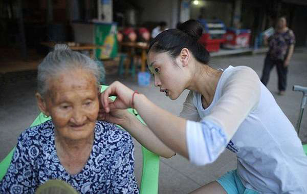 This Girl Carries Her Grandma To Work So That She Doesn't Feel Alone