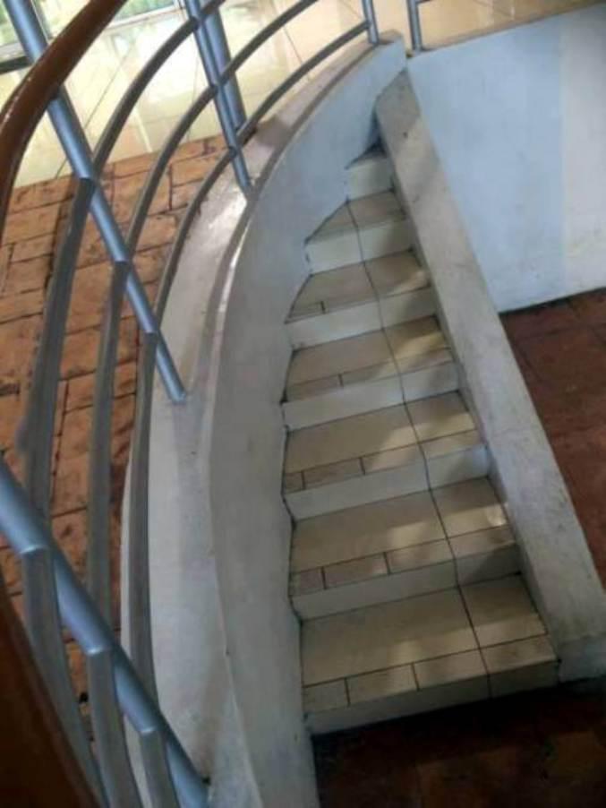 22 Hilarious Examples Of "Modern" Architecture That Were Built Without Planning