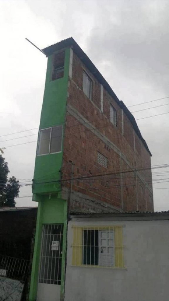 22 Hilarious Examples Of "Modern" Architecture That Were Built Without Planning