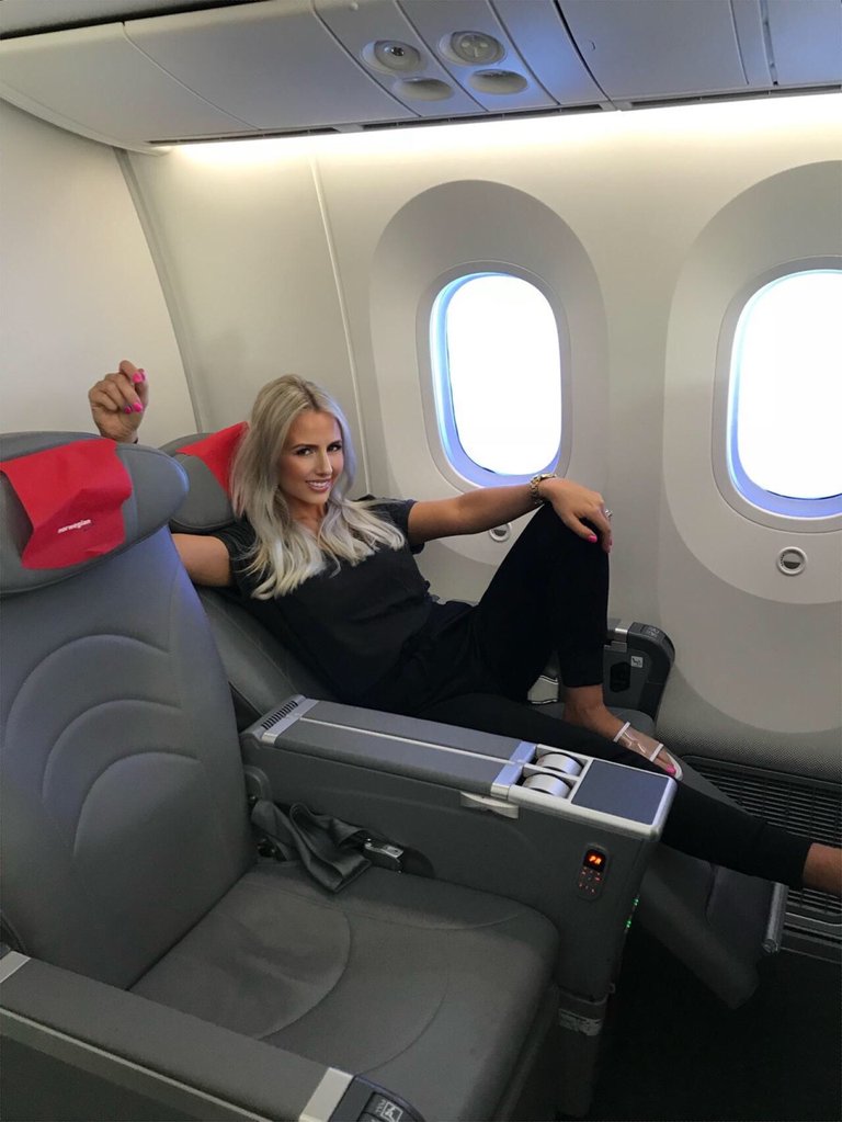 Travel blogger goes by first class while children go in economy