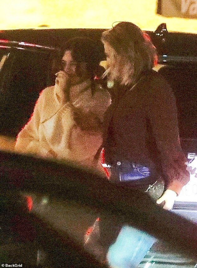 Selena Gomez Couldn't Control Her Laugh As She Leaves Nobu In Malibu After Girl's Night