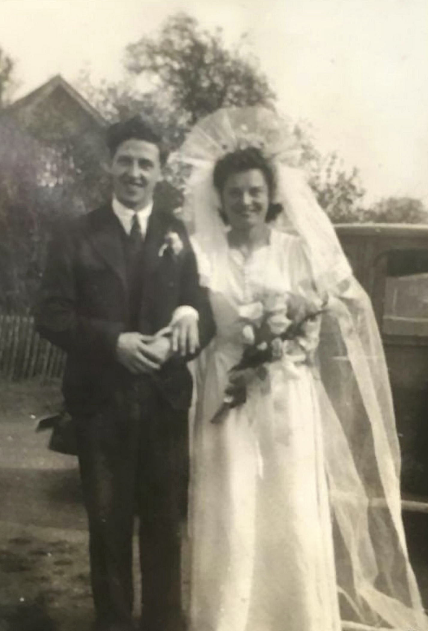 This Lovely Elderly Couple Went To Church On Their 75th Marriage Anniversary To Renew Their Vows