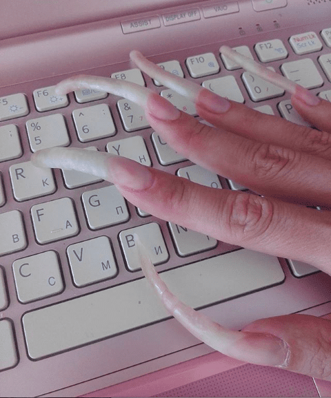 woman with long fingernails for four years wins bet with friend