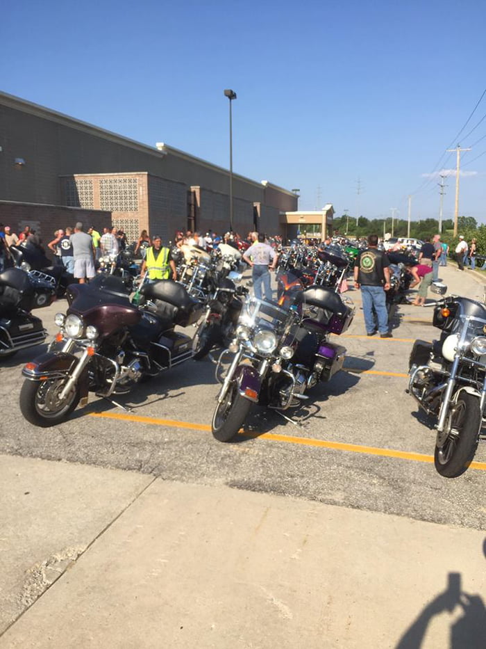 Man Wanted To Hear Harley’s Roar While Taking His Last Breaths, Over 100 Bikers Came To Fulfill His Wish