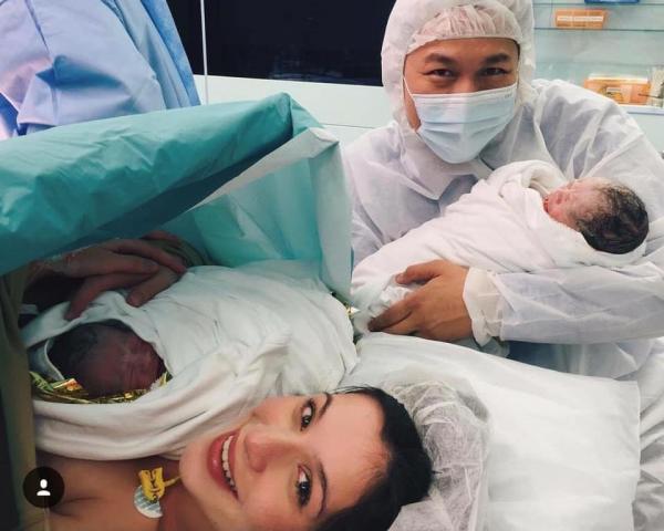 The Sanchez Couple With Adorable Twins Meets The Bar Of A Perfect Family 