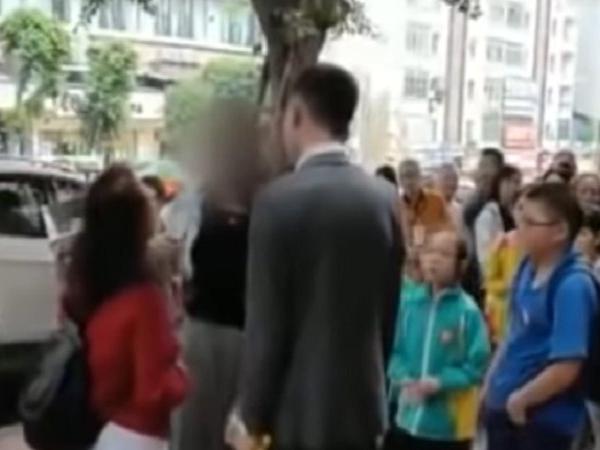 Chinese Girlfriend Slaps Her Boyfriend 52 Times For Not Getting Her A Phone On Valentine's Day