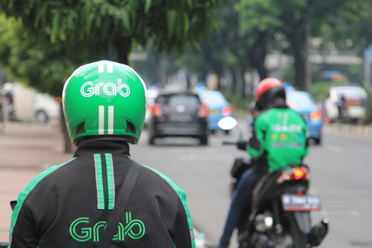 Grab Rider Gets Surprised When The Passenger He Picks Looks Exactly Like Him