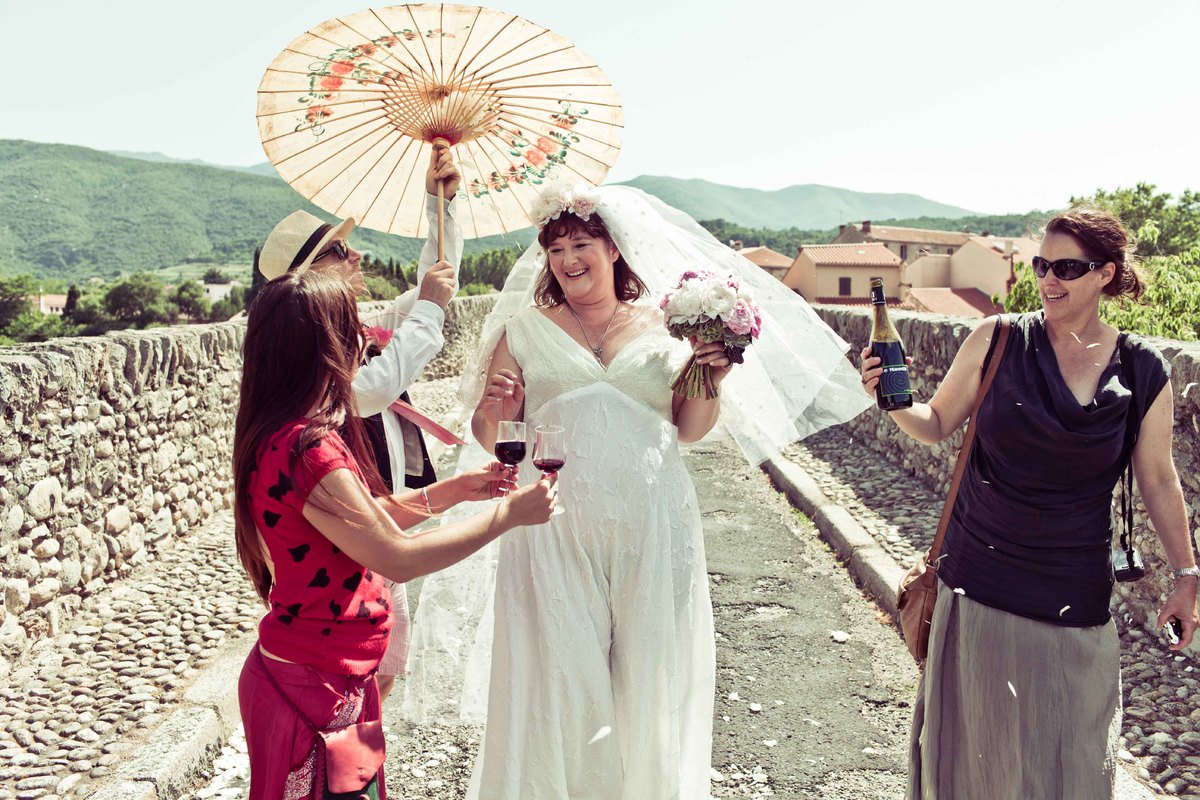 Australian woman married a bridge in France