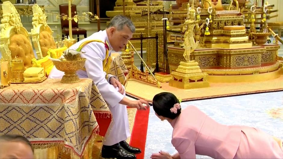 Thailand King Maha Vajiralongkorn Marries Bodyguard In A Surprise Ceremony