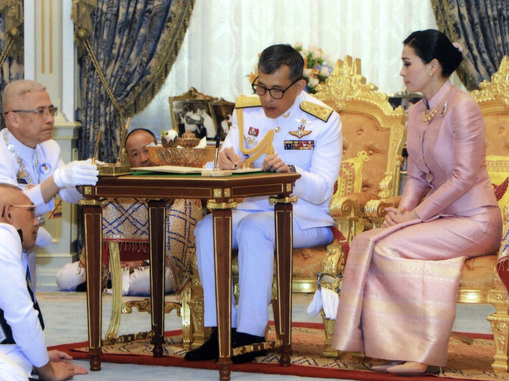 Thailand King Maha Vajiralongkorn Marries Bodyguard In A Surprise Ceremony