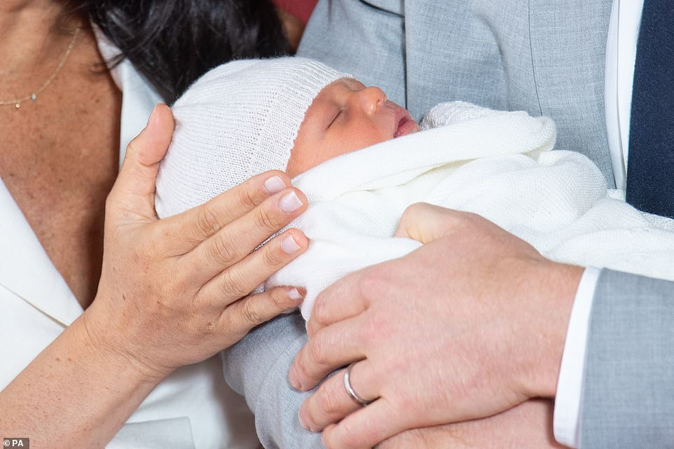 First Pictures Of The Royal Newborn Of Meghan Markle And Prince Harry Are Out!