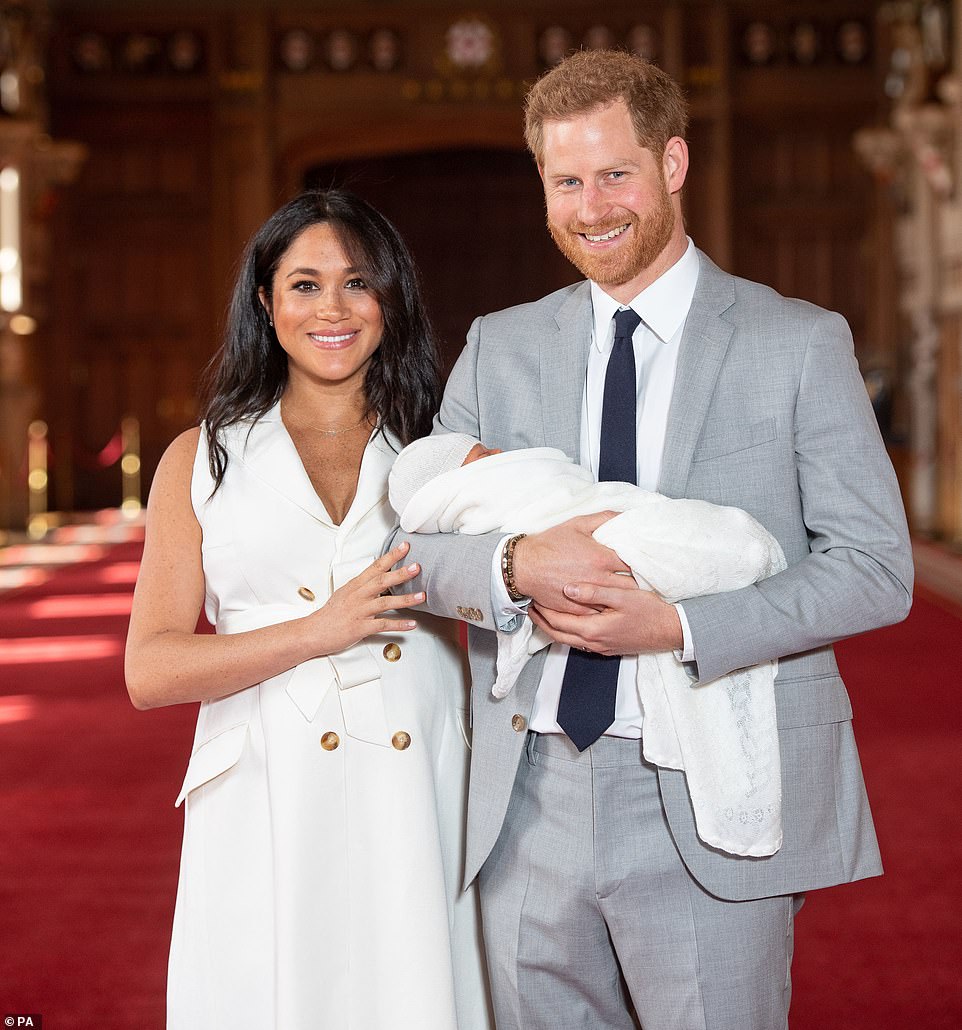 First Pictures Of The Royal Newborn Of Meghan Markle And Prince Harry Are Out!