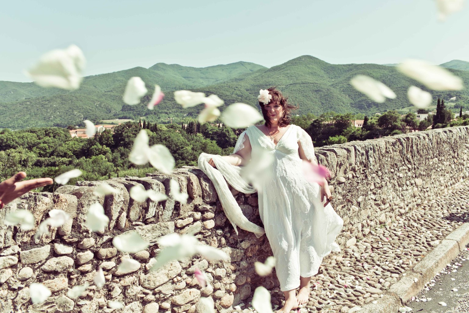 Australian woman married a bridge in France